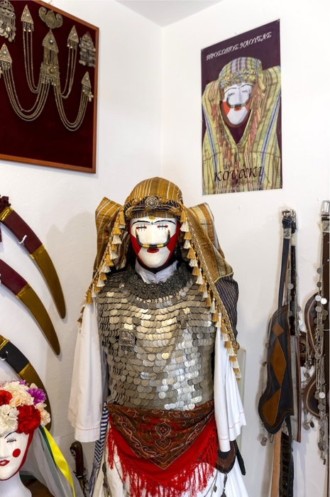 Genitsaros/Boula Costume Photo 3