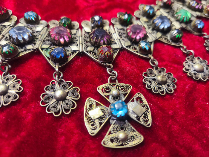 Necklace wire with crystals Photo 3