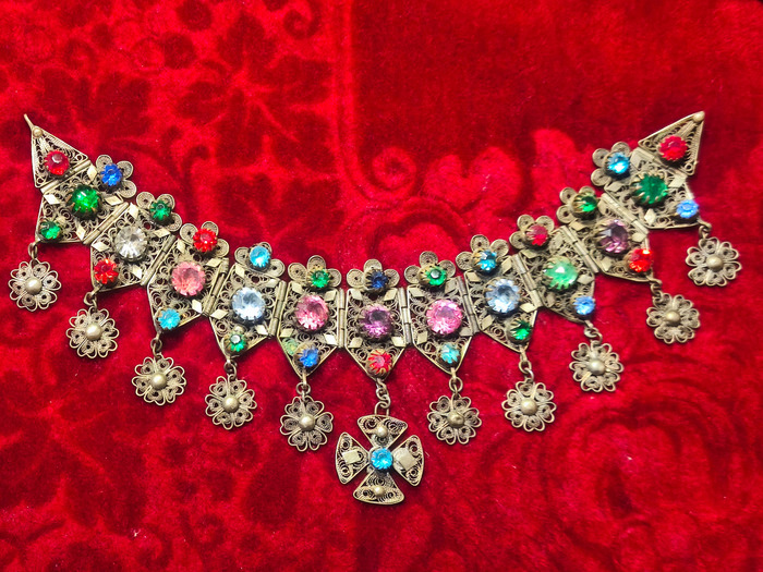 Necklace wire with crystals
