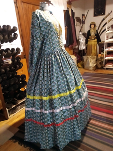 Bride's Costume Photo 3