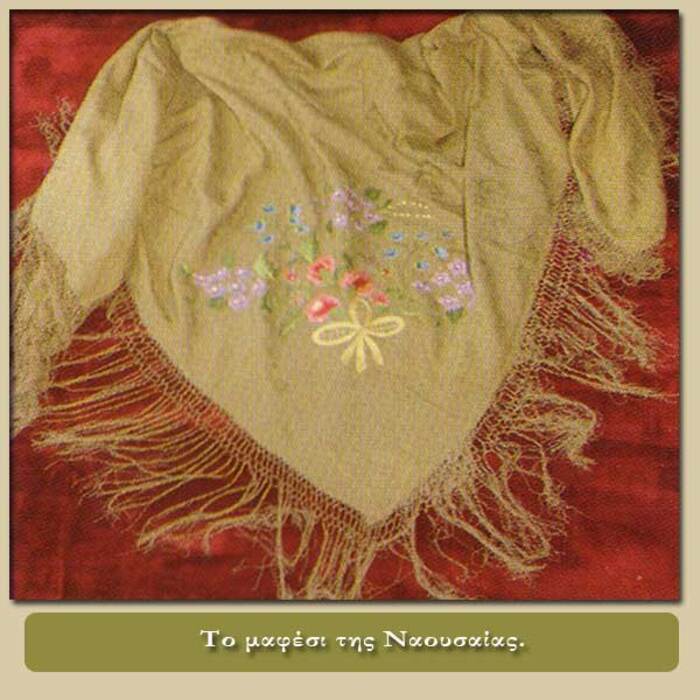 Women's festive costume of Naoussa Photo 6